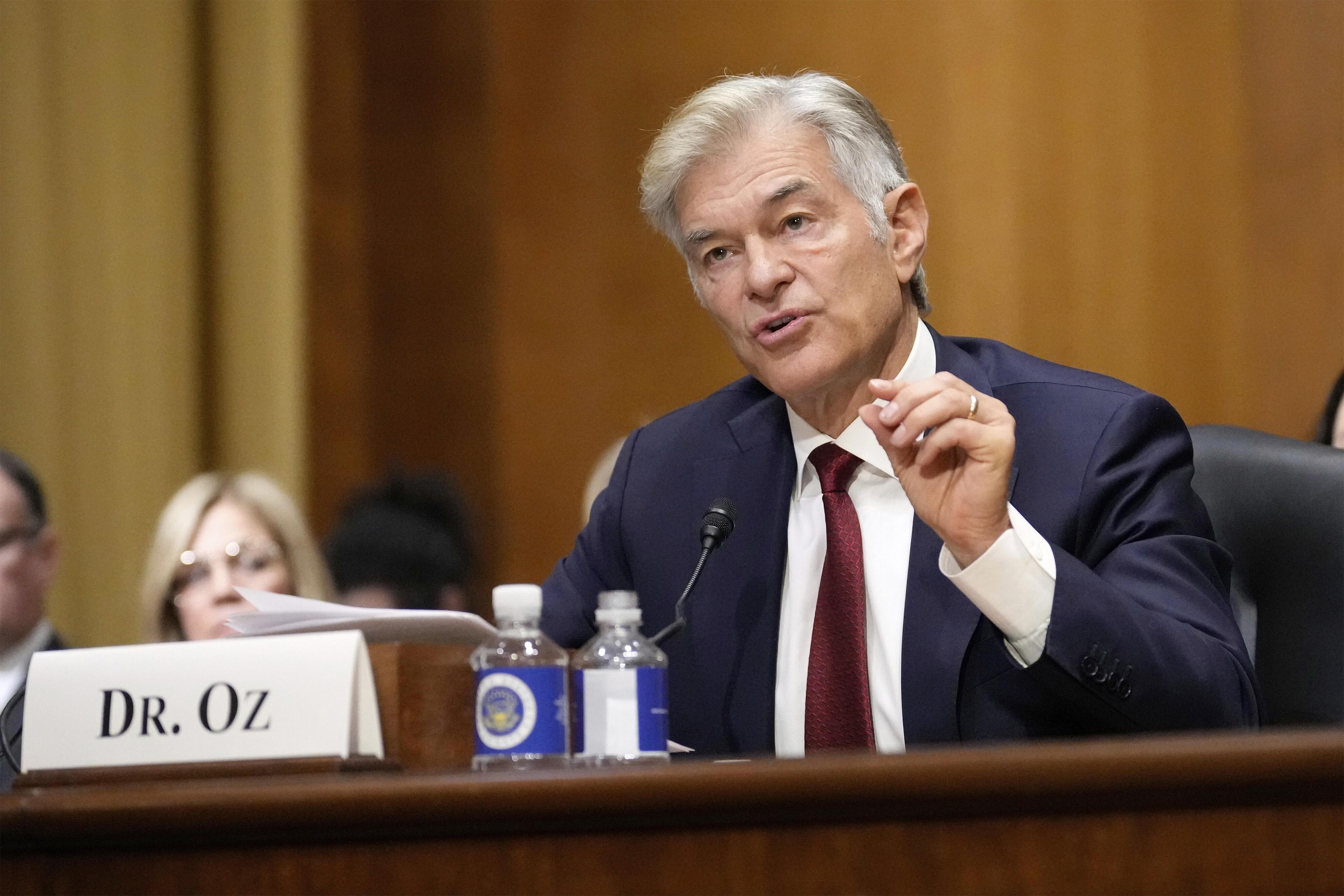 A photo of Dr. Oz testifying before the Senate.
